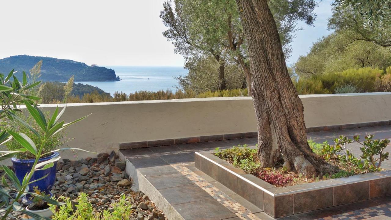 Olive Bay Hilltop Holiday home *