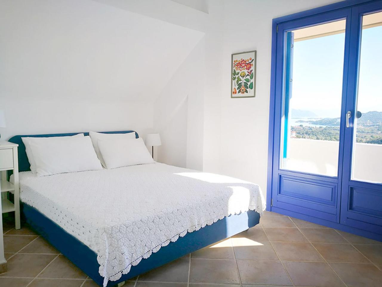 Olive Bay Hilltop Holiday home